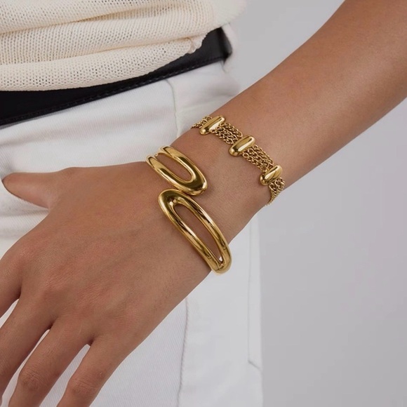 18K Gold Plated Bangle - Picture 3 of 6